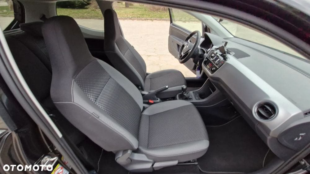 Volkswagen up! Active - 11