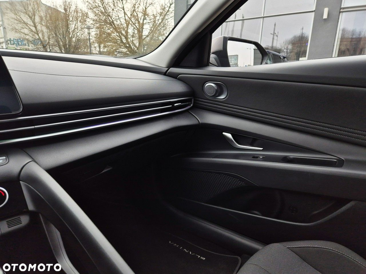Hyundai Elantra - 30