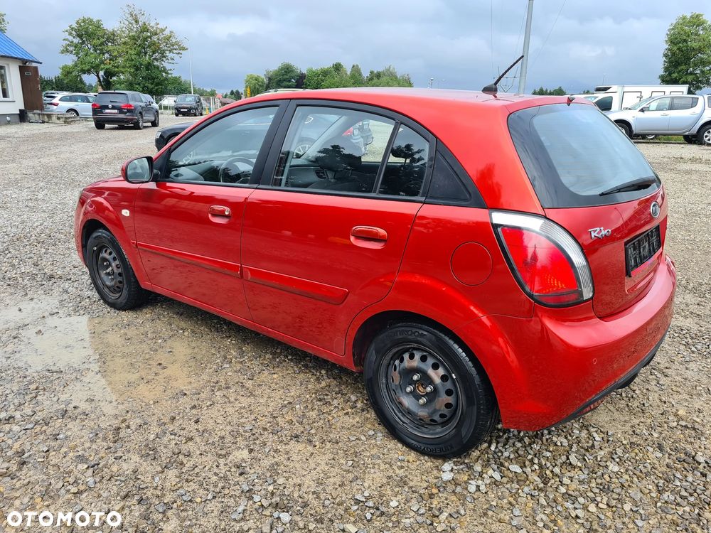 Kia Rio 1.4 Comfort - 4