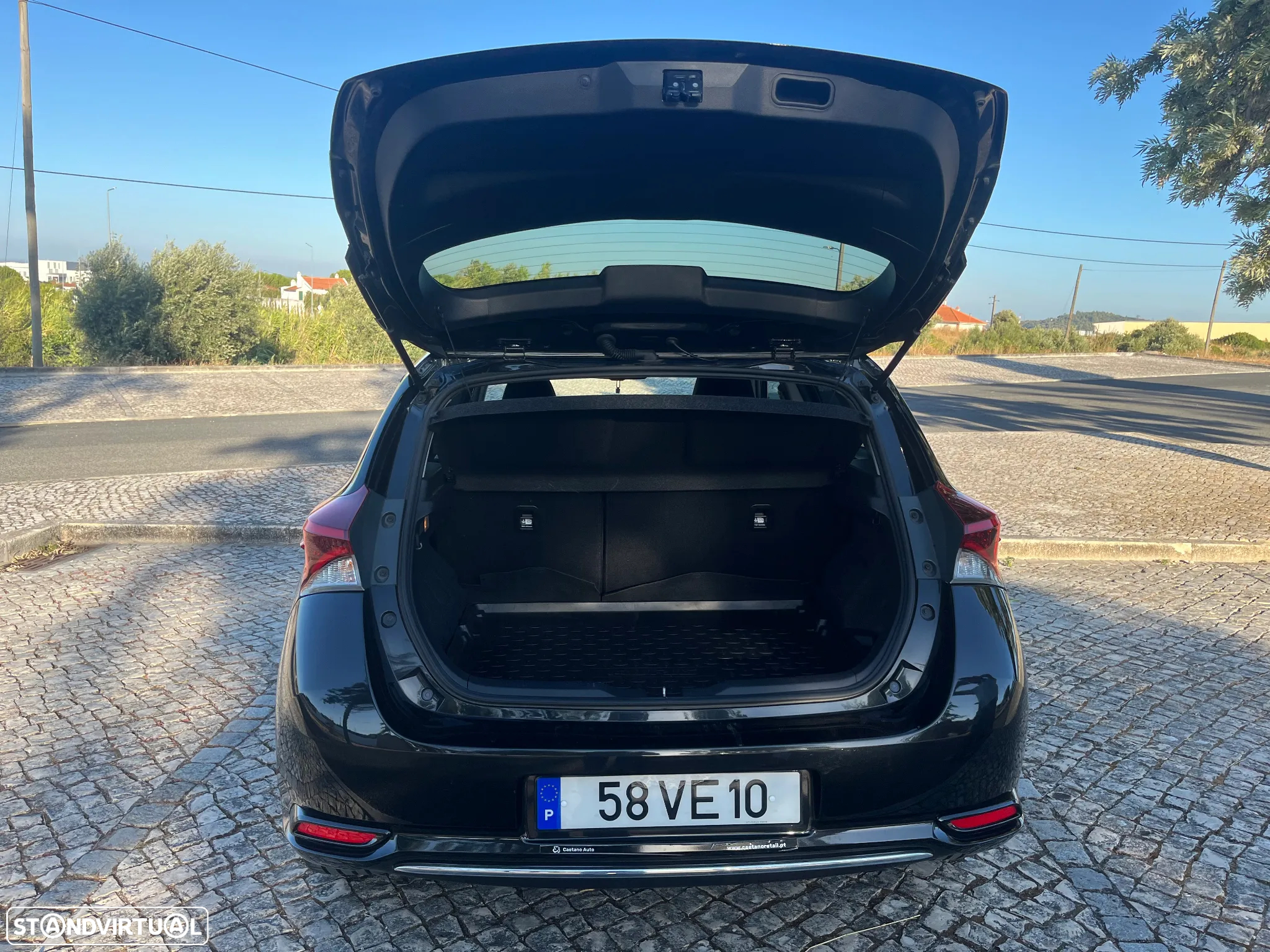 Toyota Auris 1.8 HSD Comfort +P.Techno+P.Sport - 10