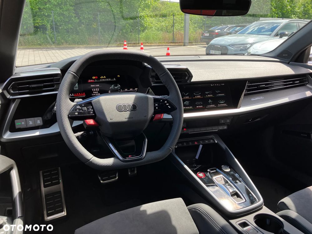 Audi RS3 Limousine - 14
