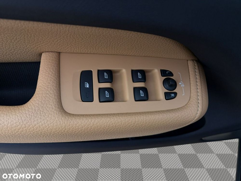 Volvo XC 60 T4 Momentum Pro - 12