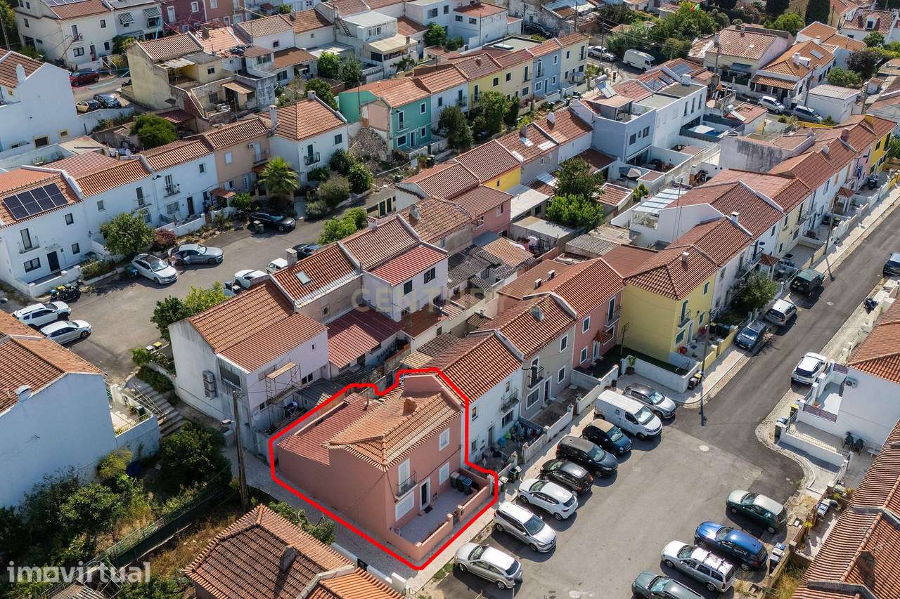 Moradia T3 com Quintal e Alto Potencial no Caramão da Ajuda, Lisboa - Grande imagem: 3/28