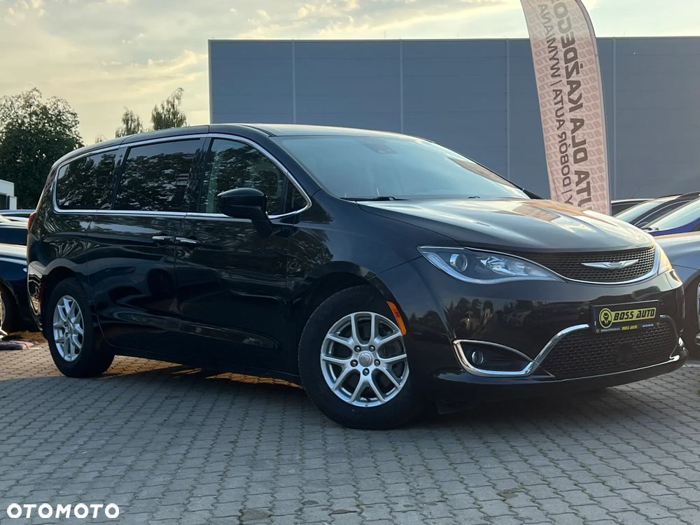 Chrysler Pacifica - 2