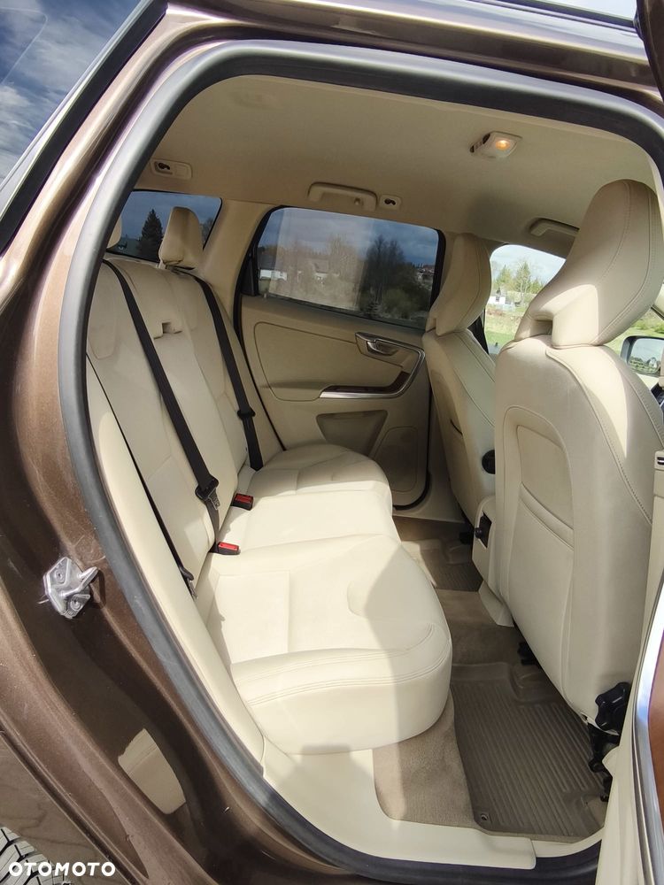 Volvo XC 60 D4 AWD Momentum - 11