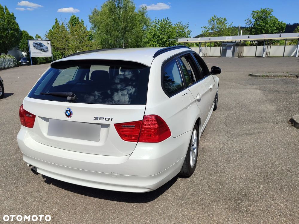 BMW Seria 3 320i - 5