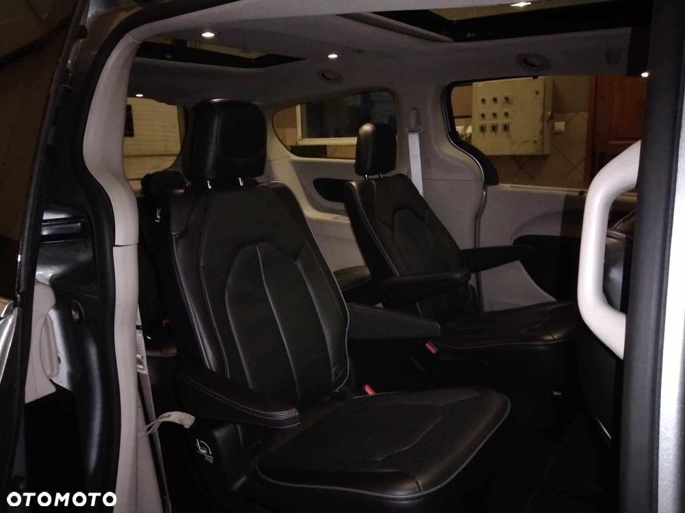 Chrysler Pacifica - 9