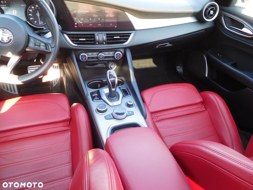 Alfa Romeo Giulia - 33