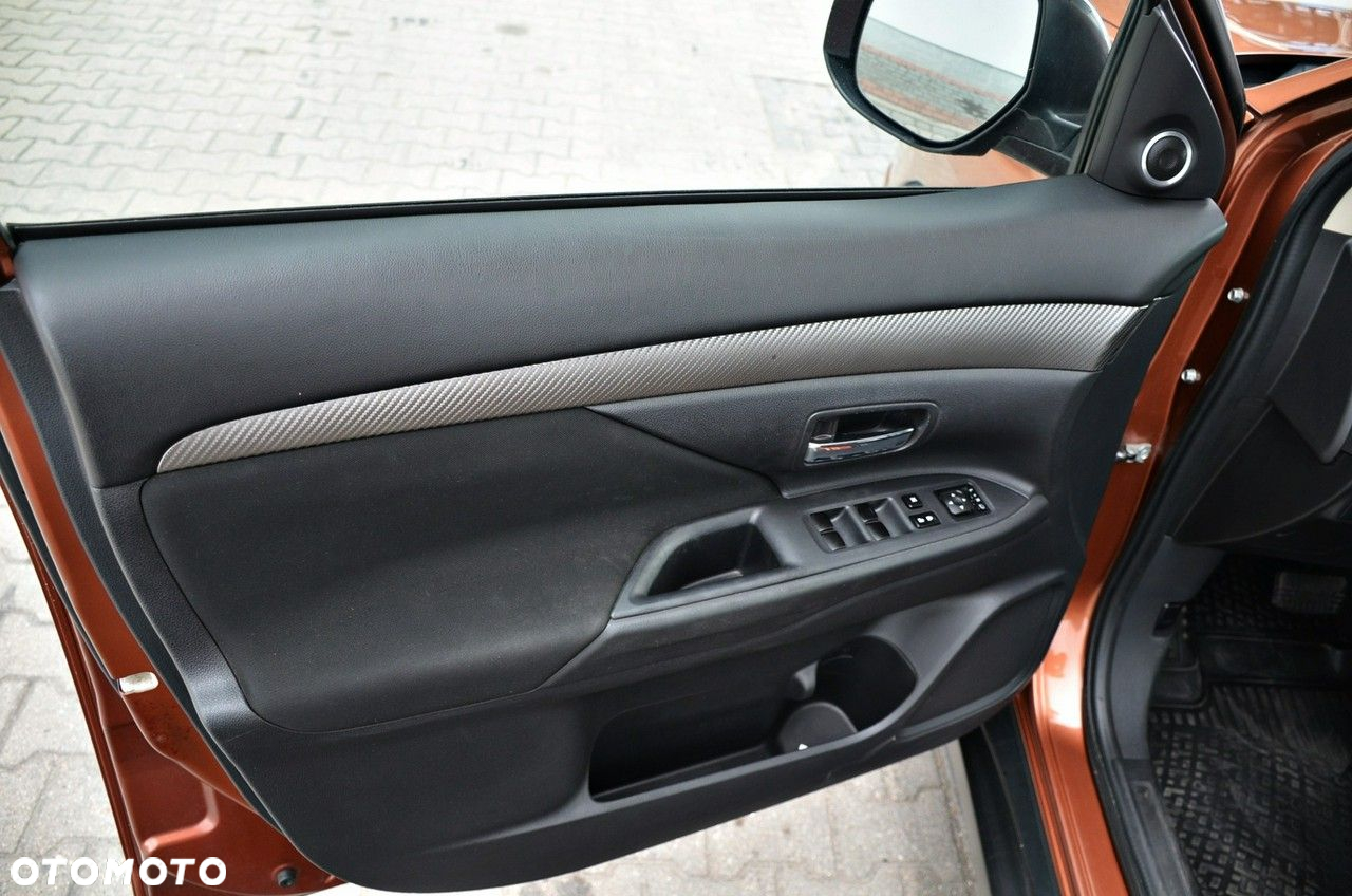 Mitsubishi Outlander - 13