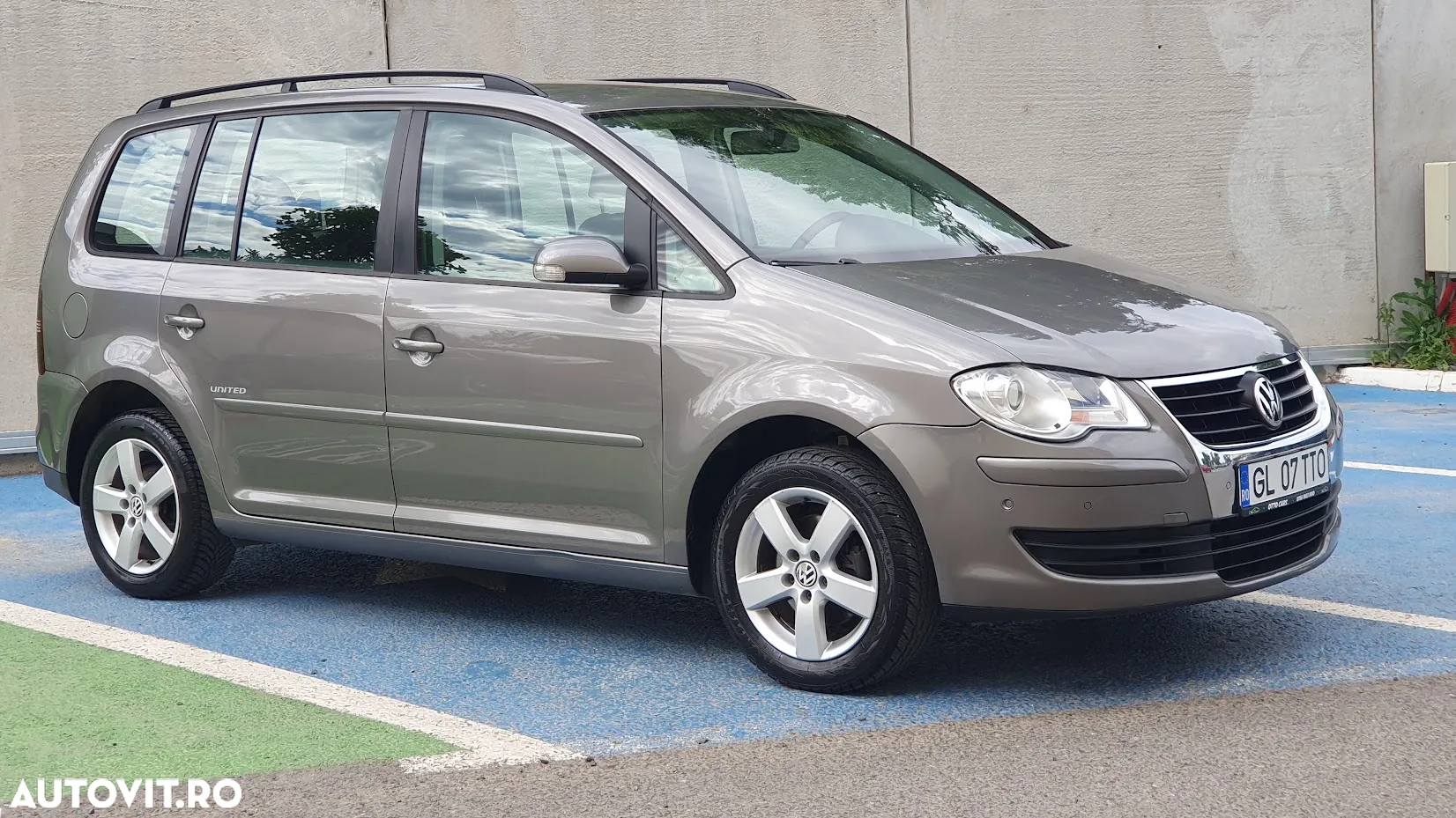 Volkswagen Touran 1.9 TDI DSG United - 13