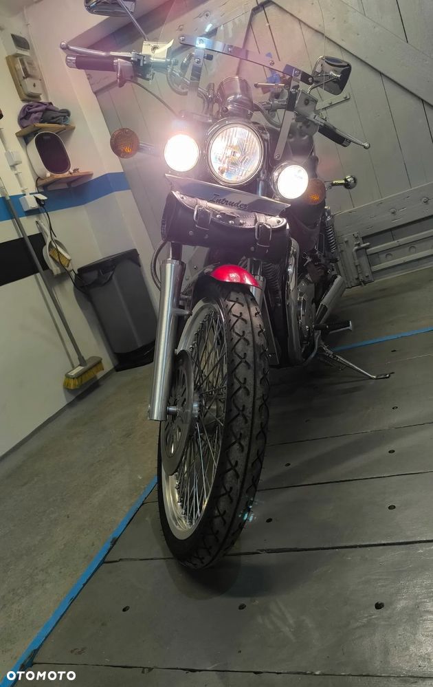 Suzuki Intruder - 12