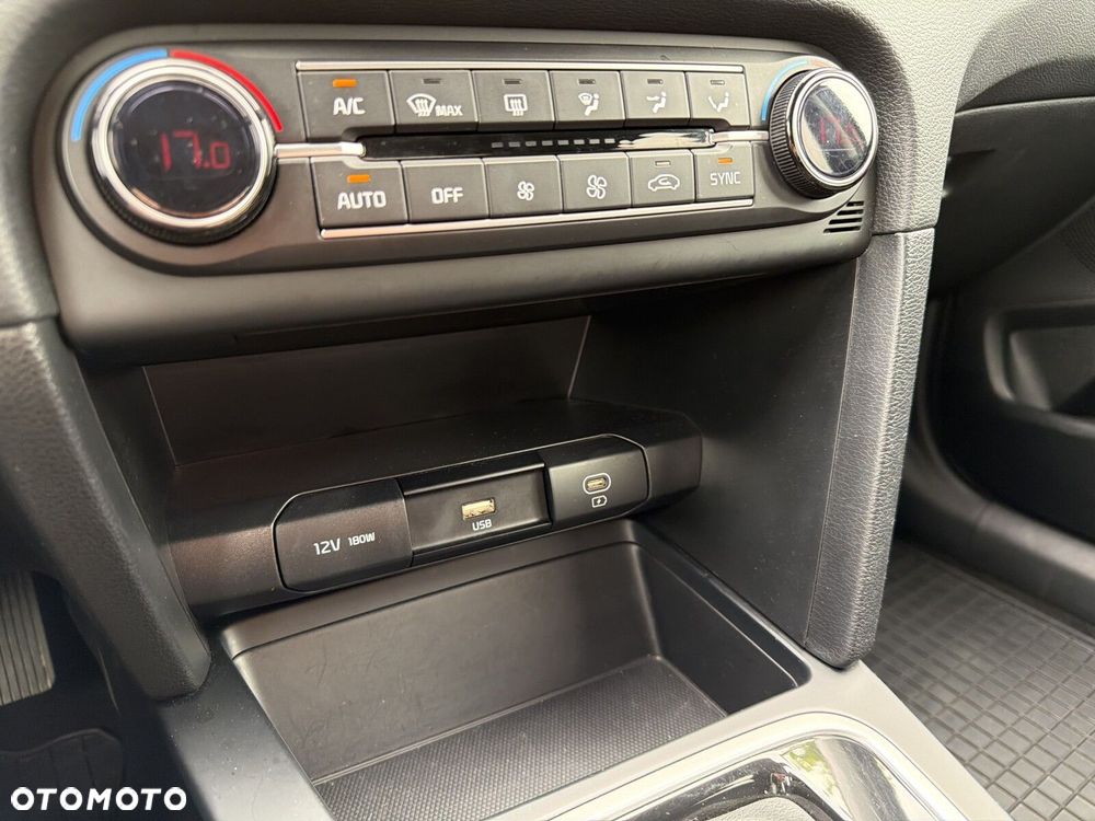 Kia Ceed - 24