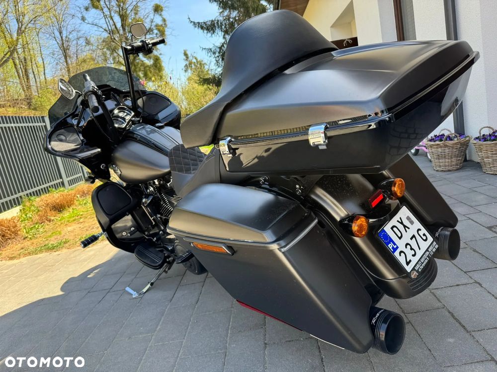 Harley-Davidson Touring Road Glide - 2