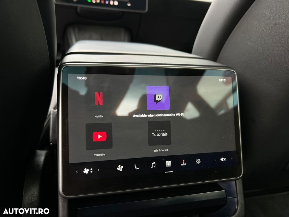 TESLA Model 3 2025 — imagine 38