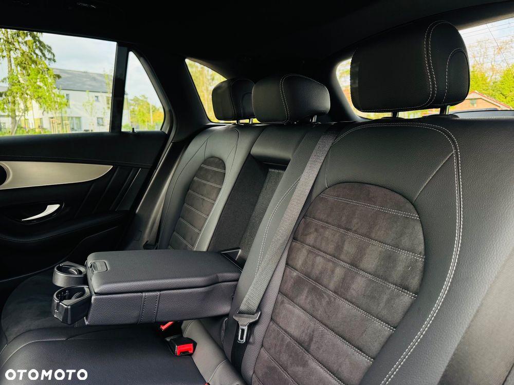 Mercedes-Benz GLC 200 4Matic 9G-TRONIC AMG Line Plus - 31