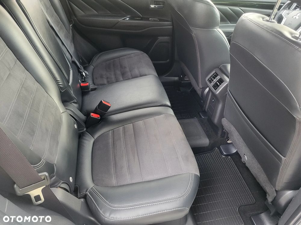 Mitsubishi Outlander Instyle NAVI - 18