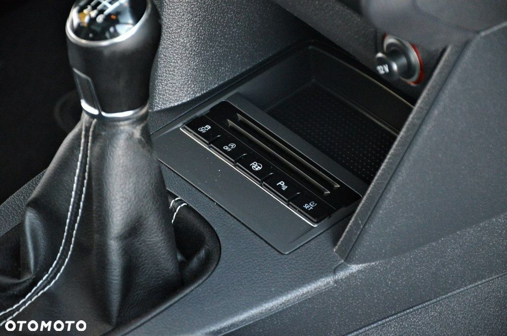 Volkswagen Touran - 27