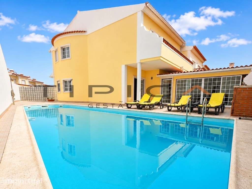 Moradia V3 com Piscina, Garagem e Vista mar