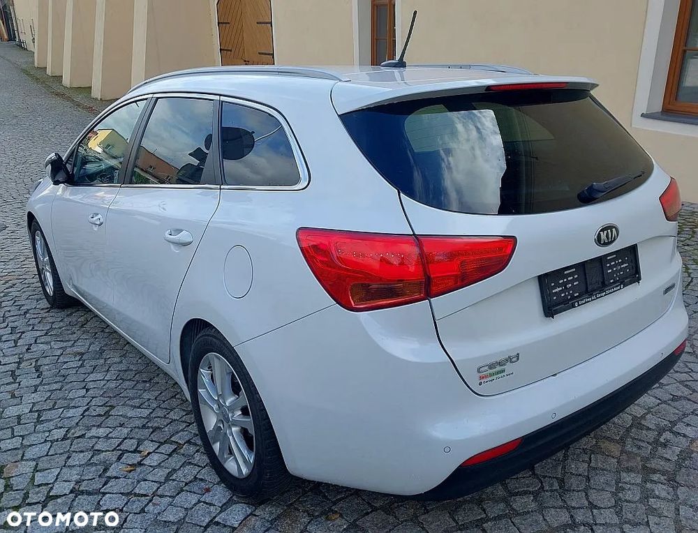 Kia Ceed 1.6 GDI SW Platinum Edition - 5