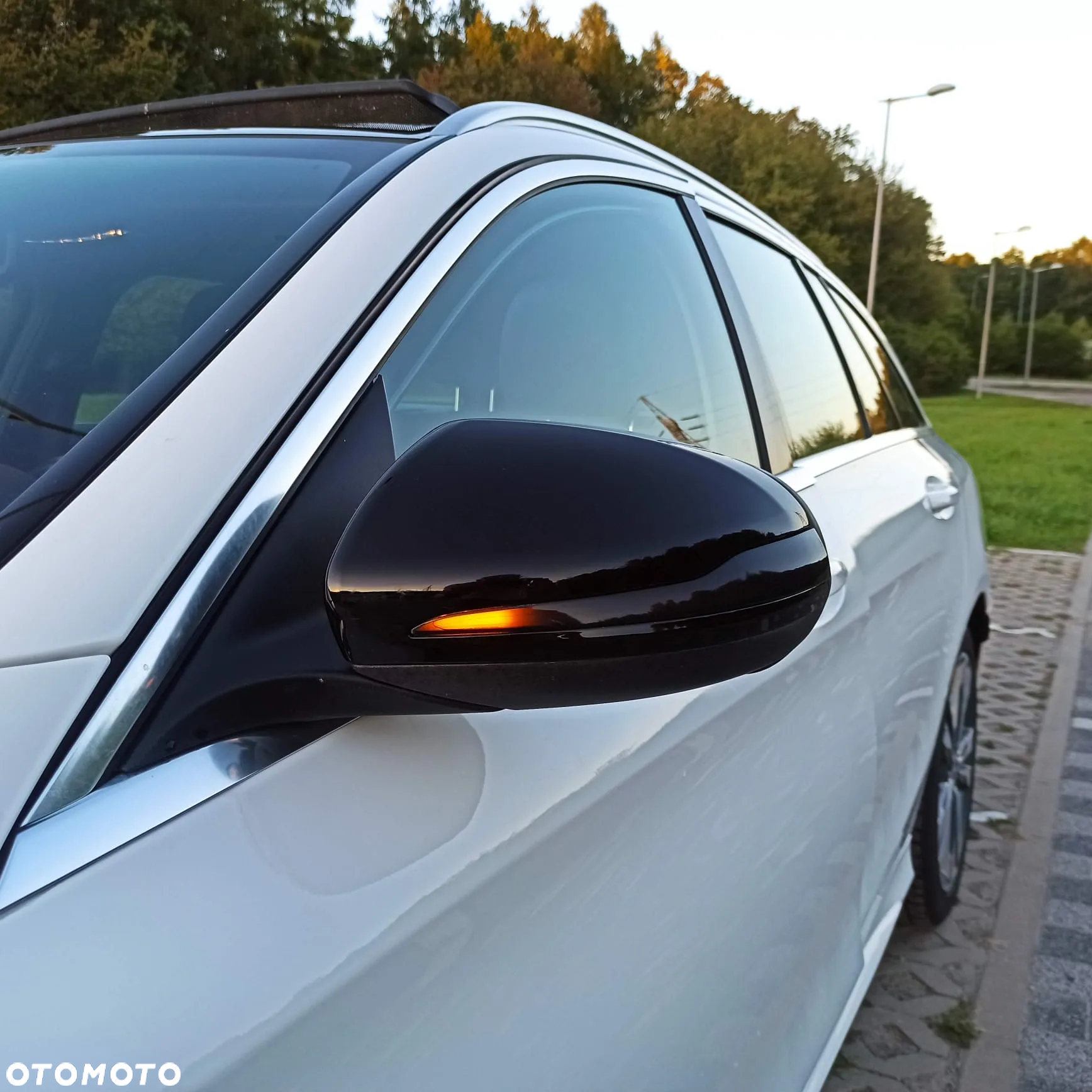Mercedes-Benz Klasa C 220 d 4Matic T 9G-TRONIC AMG Line - 32