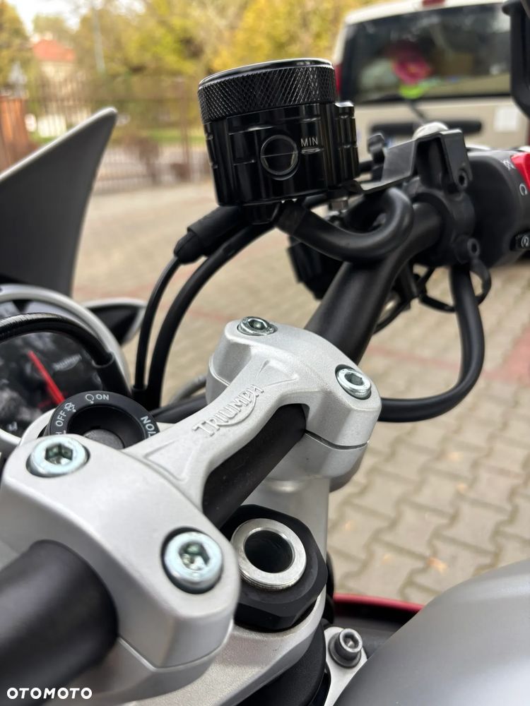 Triumph Street Triple - 16