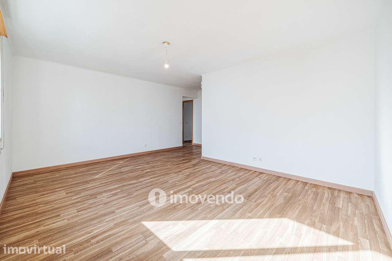 Apartamento T2 com cozinha equipada e estacionamento, na Ameixoeira - Grande imagem: 4/38