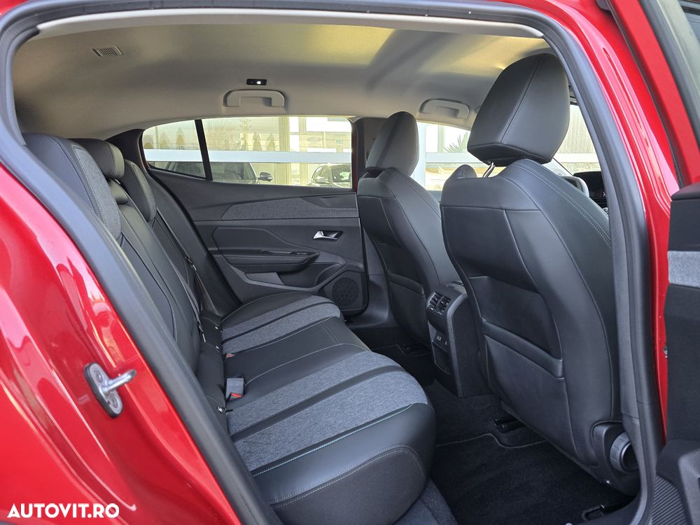 Peugeot 408 1.2L PureTech 130 S&S EAT8 Allure - 14