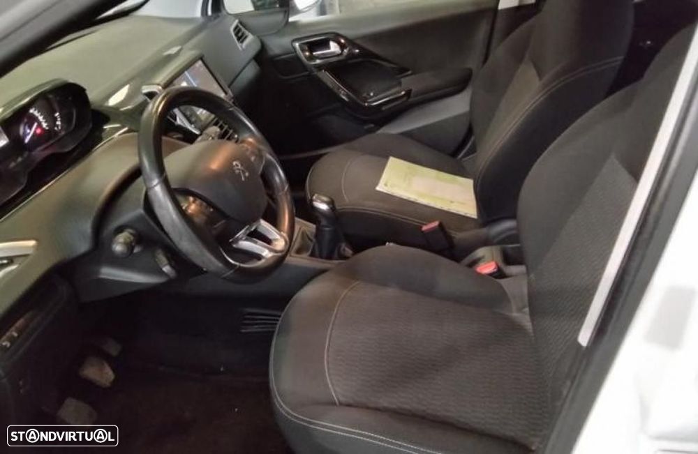 Peugeot 208 - 4