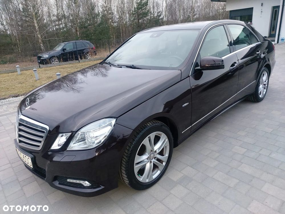 Mercedes-Benz Klasa E 300 CDI DPF BlueEFFICIENCY 7G-TRONIC Avantgarde - 2