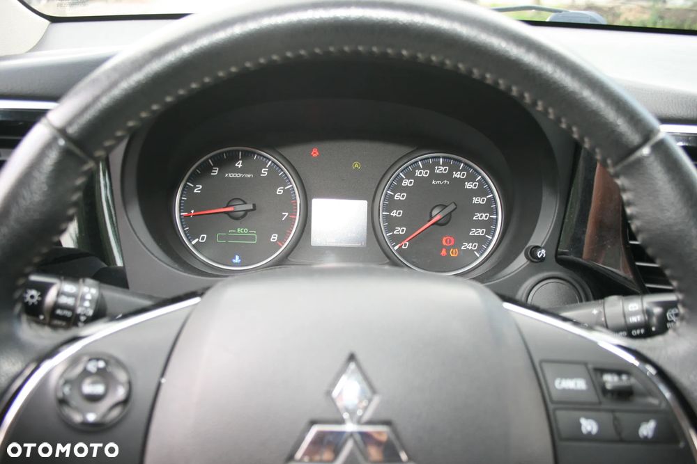 Mitsubishi Outlander - 17