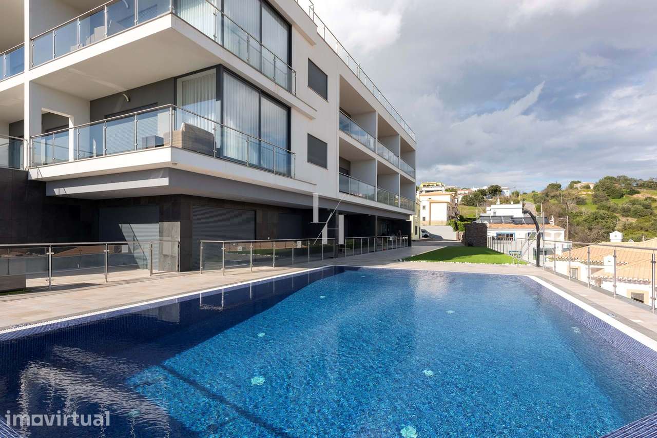 Apartamento T0+1 para venda com piscina e vista mar na Marina de Albuf - Grande imagem: 3/19
