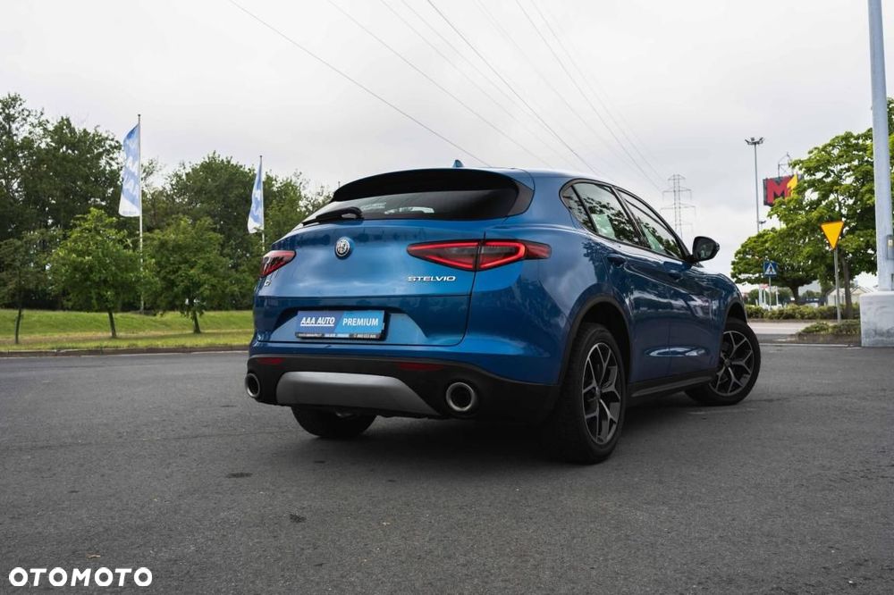 Alfa Romeo Stelvio - 13