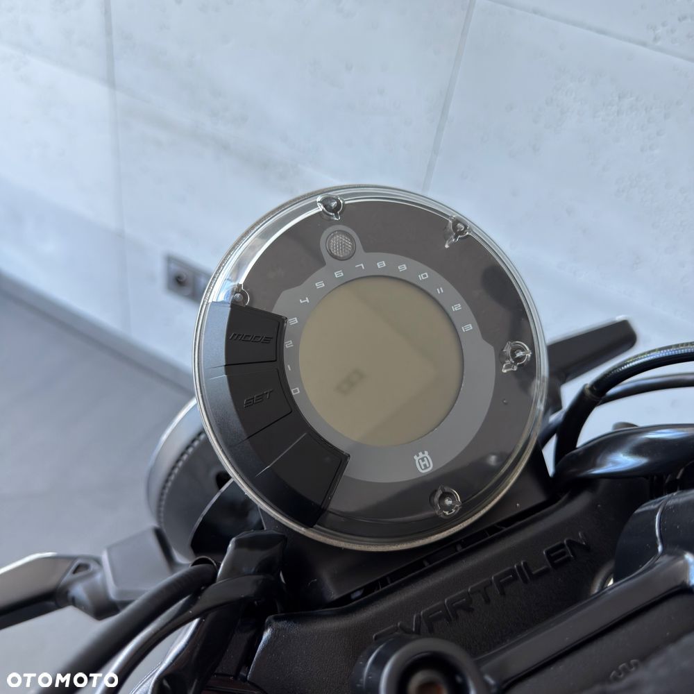Husqvarna Svartpilen - 14
