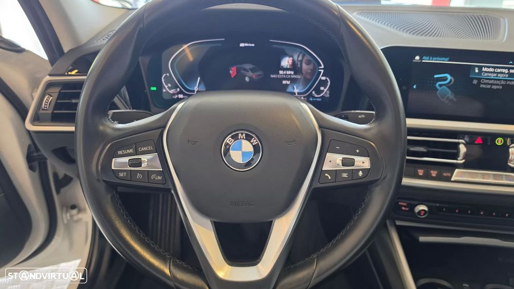 BMW 330 e Line Sport Auto - 40