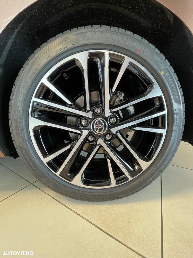 Toyota Camry 2.5 HEV Executive - 8