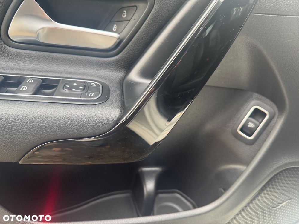 Mercedes-Benz CLA 180 Edition 1 7G-DCT - 39