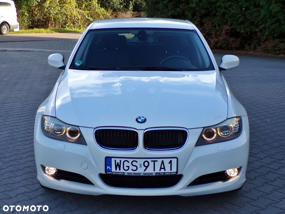 BMW 318I 2010 photo 5