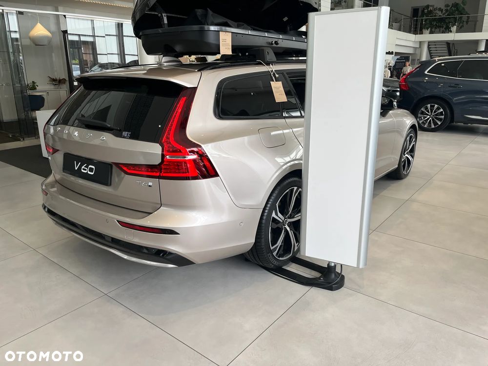 Volvo V60 T6 AWD Plug-In Hybrid Ultra Dark - 4