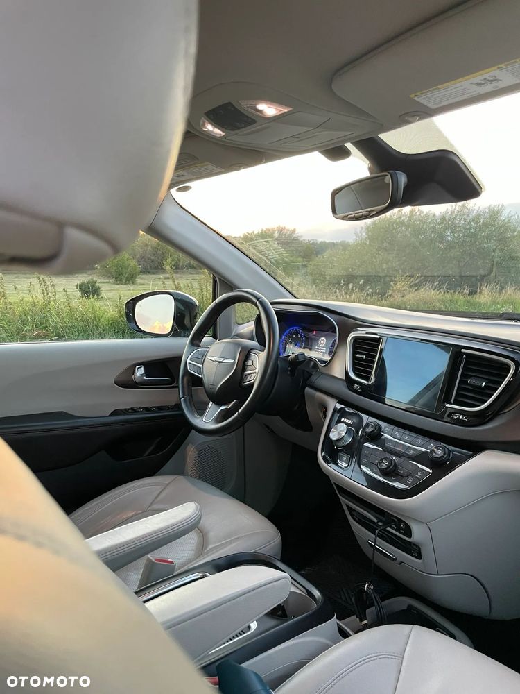 Chrysler Pacifica - 27