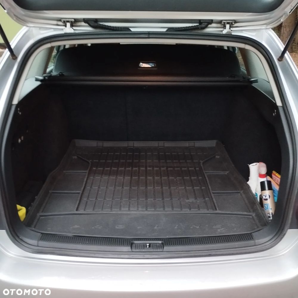 Volkswagen Golf VI 1.6 TDI Comfortline - 14