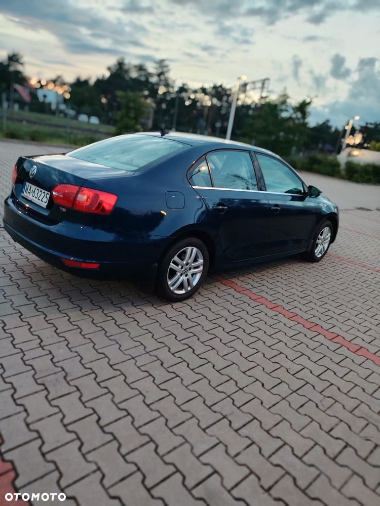 Volkswagen Jetta - 3