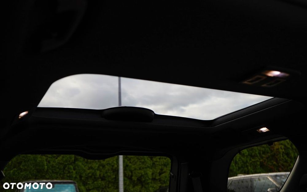 Land Rover Discovery 3.0 D300 mHEV Dynamic HSE - 17