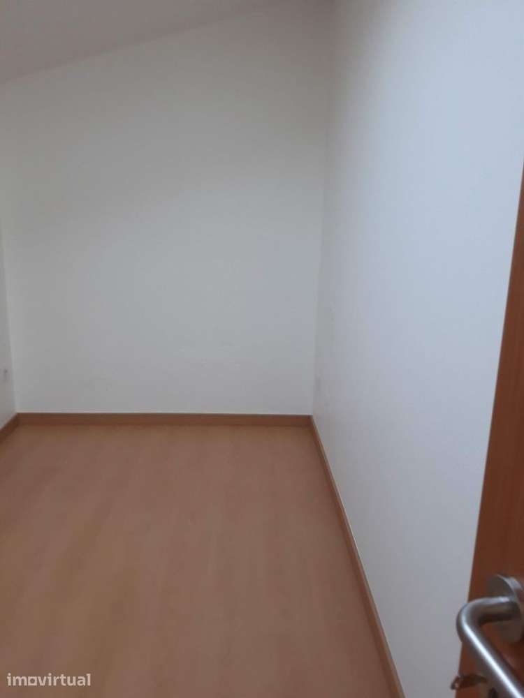 Apartamento T2 em Aguas Furtadas - 50metros do Hospital de Santo André - Grande imagem: 3/8