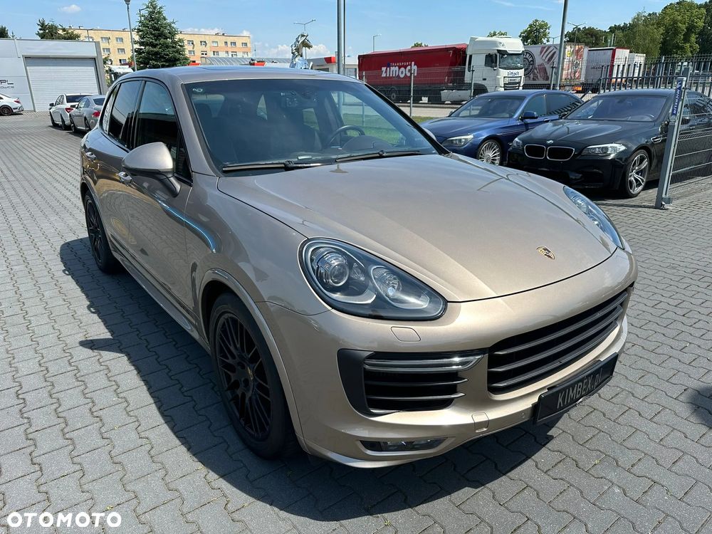 Porsche Cayenne GTS - 5