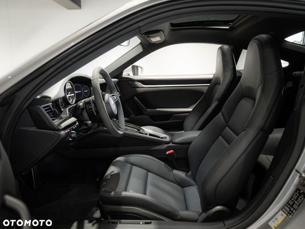 Porsche 911 Carrera - 16