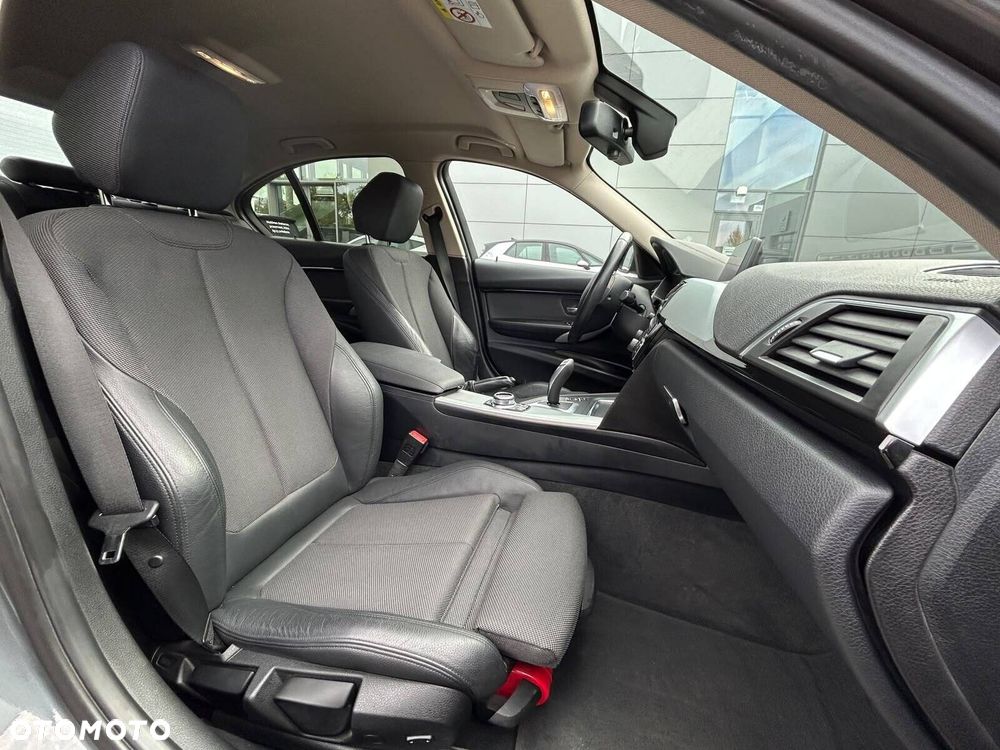 BMW Seria 3 320d xDrive Sport Line Shadow - 17
