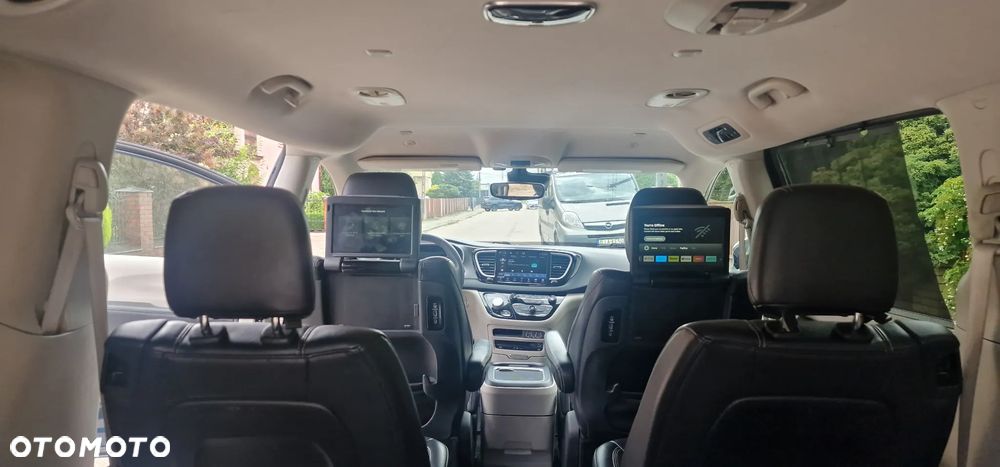 Chrysler Pacifica - 11