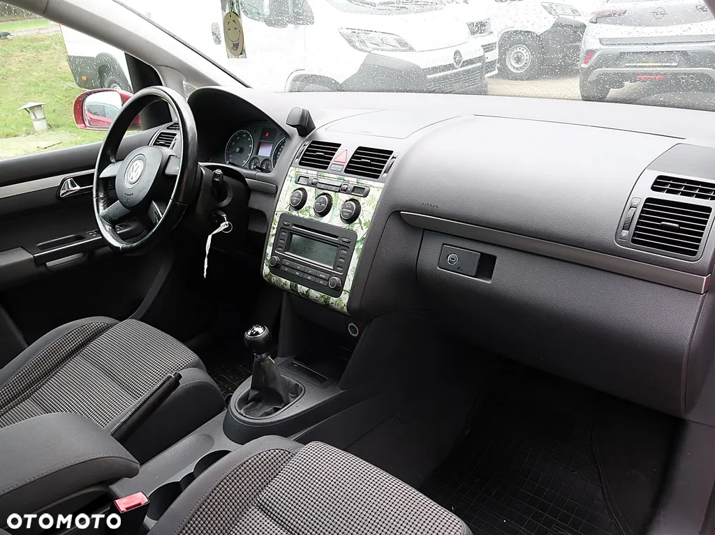 Volkswagen Touran 2.0 FSI Trendline - 7