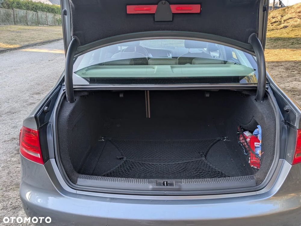 Audi A4 Limousine - 14