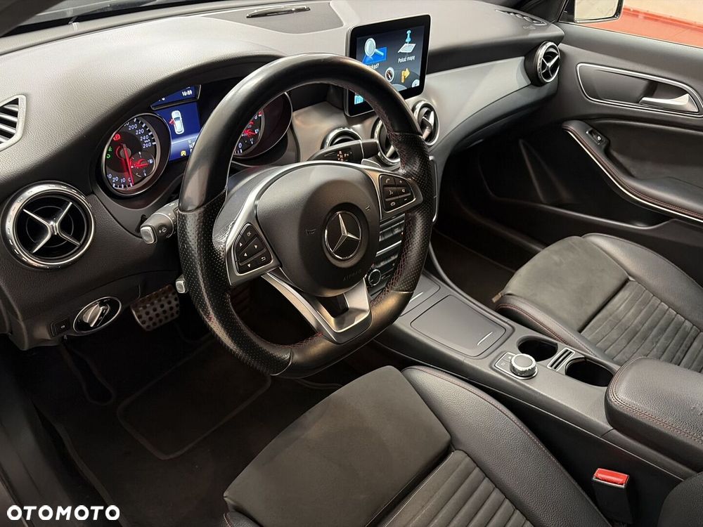 Mercedes-Benz GLA - 11
